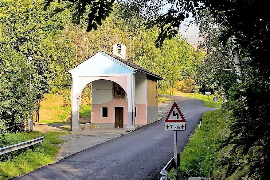 Cappella della Piana -  sulla SP61 "di Issiglio" direzione Castelnuovo Nigra - in prossimità del bivio per Via Cil Carpano.